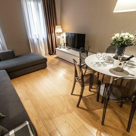 Rialto Canal View Deluxe R&R Apartment เวนิส ภายนอก รูปภาพ