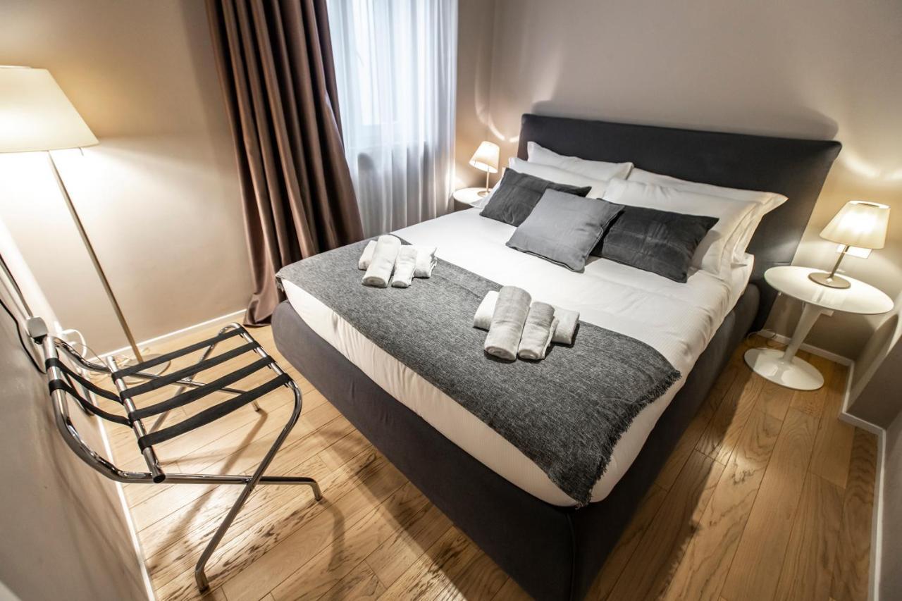 Rialto Canal View Deluxe R&R Apartment เวนิส ภายนอก รูปภาพ