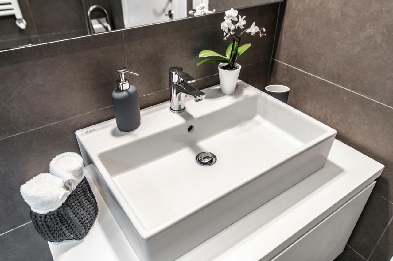 Rialto Canal View Deluxe R&R Apartment เวนิส ภายนอก รูปภาพ
