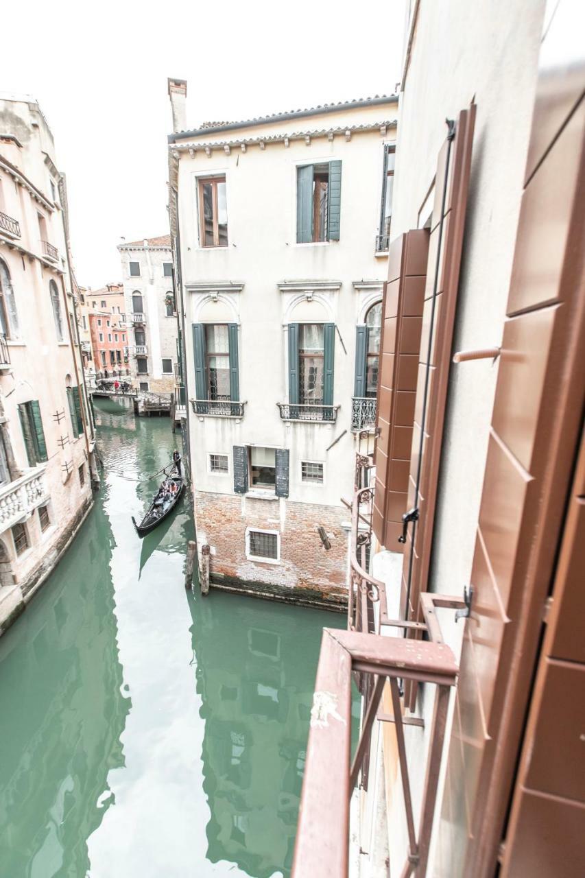 Rialto Canal View Deluxe R&R Apartment เวนิส ภายนอก รูปภาพ